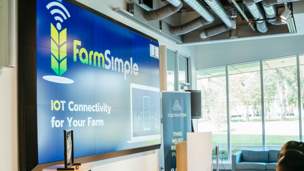 FarmSimple pitching at START Cohort 5 Demo Day